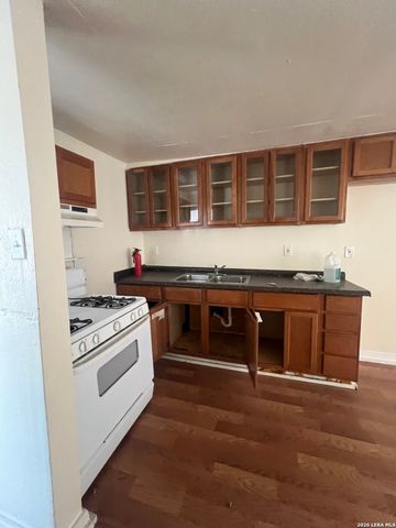 1730 W Poplar, San Antonio, TX 78207