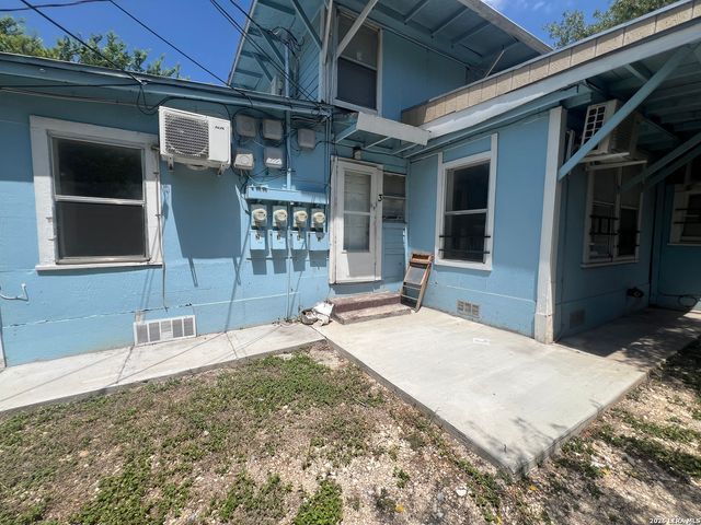 1730 W Poplar, San Antonio, TX 78207