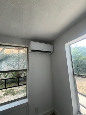 1730 W Poplar, San Antonio, TX 78207