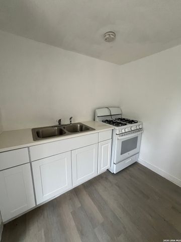 1730 W Poplar, San Antonio, TX 78207