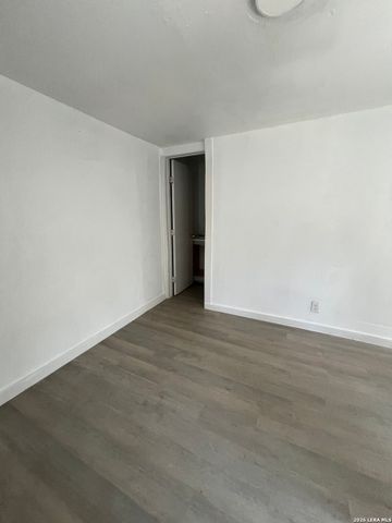 1730 W Poplar, San Antonio, TX 78207