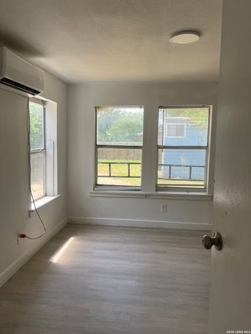 1730 W Poplar, San Antonio, TX 78207