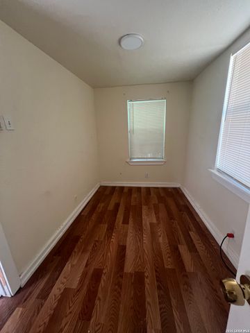 1730 W Poplar, San Antonio, TX 78207
