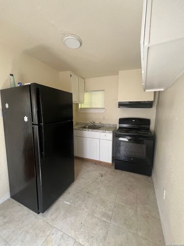 1730 W Poplar, San Antonio, TX 78207