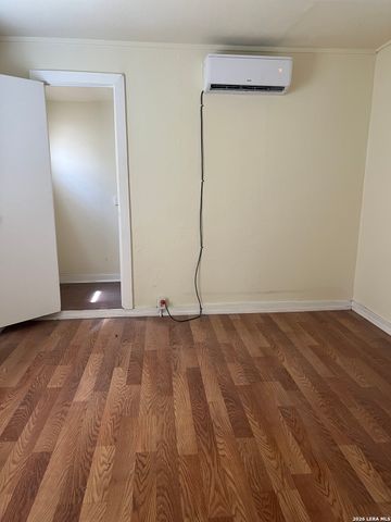 1730 W Poplar, San Antonio, TX 78207