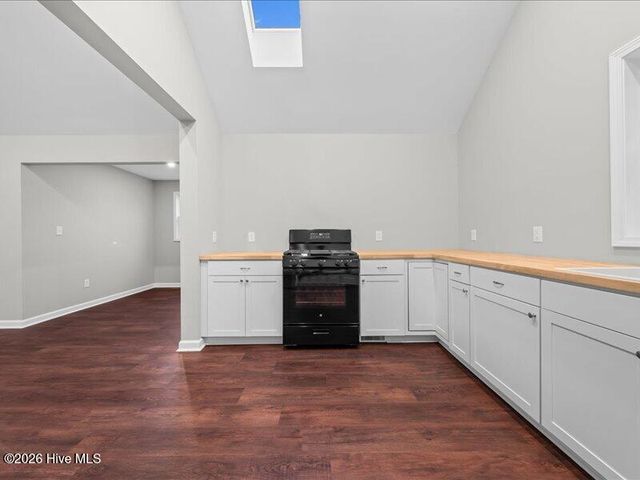 1050 Lakebay Road, Vass, NC 28394