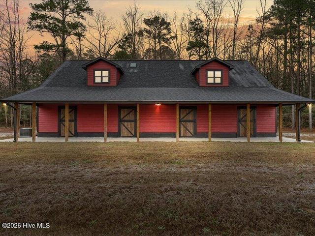 1050 Lakebay Road, Vass, NC 28394