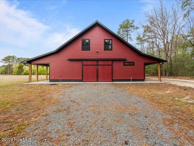 1050 Lakebay Road, Vass, NC 28394