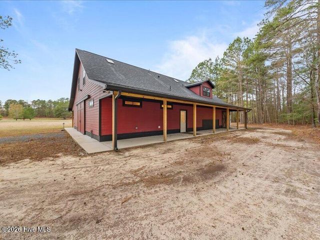 1050 Lakebay Road, Vass, NC 28394