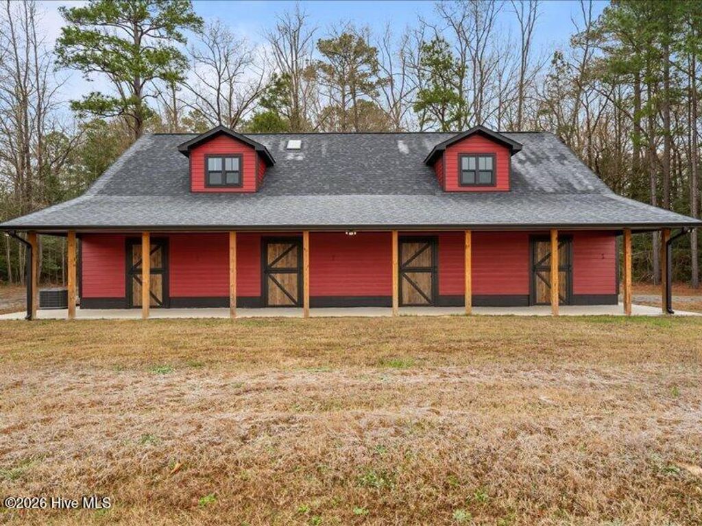 1050 Lakebay Road, Vass, NC 28394