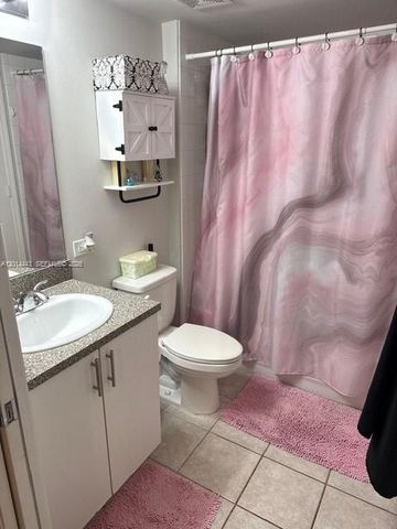5025 Wiles Rd 105, Coconut Creek, FL 33073