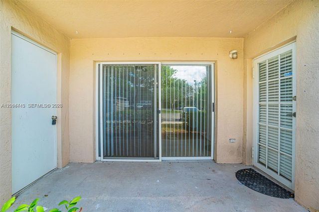 5025 Wiles Rd 105, Coconut Creek, FL 33073