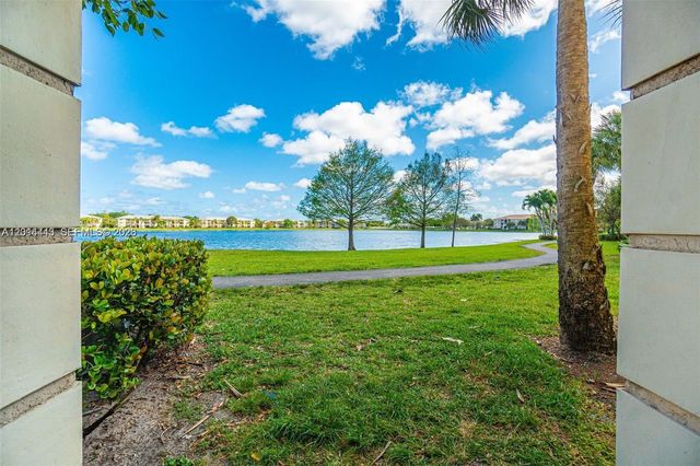 5025 Wiles Rd 105, Coconut Creek, FL 33073