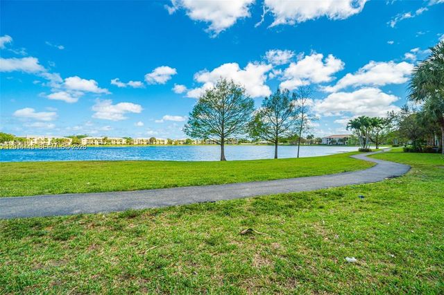 5025 Wiles Rd 105, Coconut Creek, FL 33073
