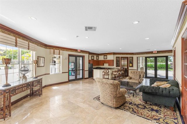 5025 Wiles Rd 105, Coconut Creek, FL 33073