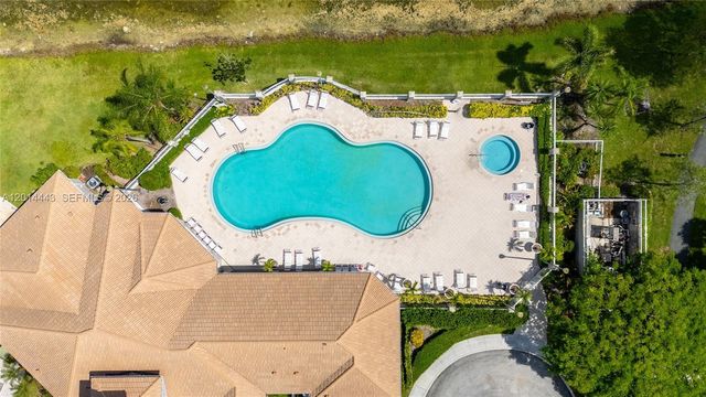 5025 Wiles Rd 105, Coconut Creek, FL 33073
