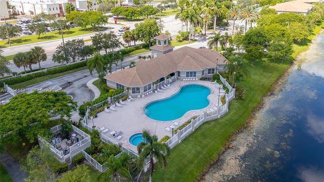 5025 Wiles Rd 105, Coconut Creek, FL 33073