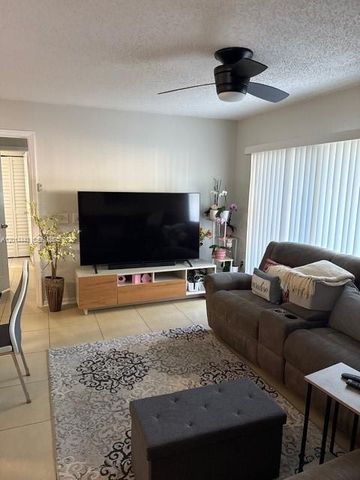 5025 Wiles Rd 105, Coconut Creek, FL 33073