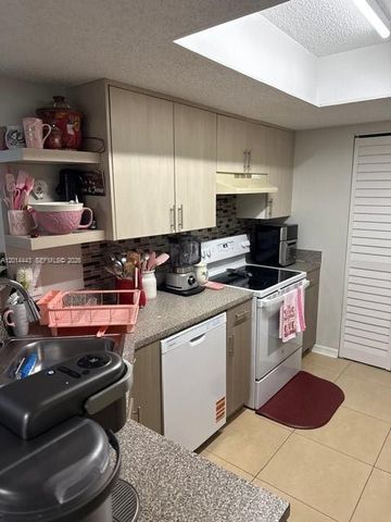 5025 Wiles Rd 105, Coconut Creek, FL 33073