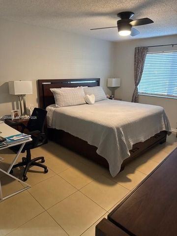 5025 Wiles Rd 105, Coconut Creek, FL 33073