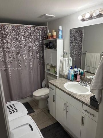 5025 Wiles Rd 105, Coconut Creek, FL 33073
