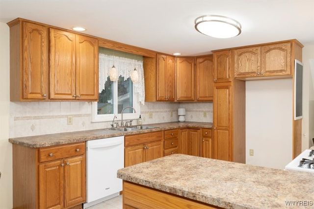 52 Three Rod Road, Alden, NY 14004