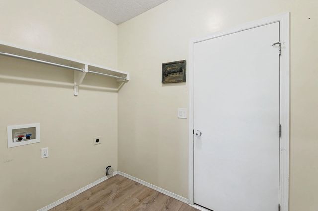 1334 N Aksarben Ct, Wichita, KS 67235