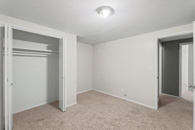 1334 N Aksarben Ct, Wichita, KS 67235