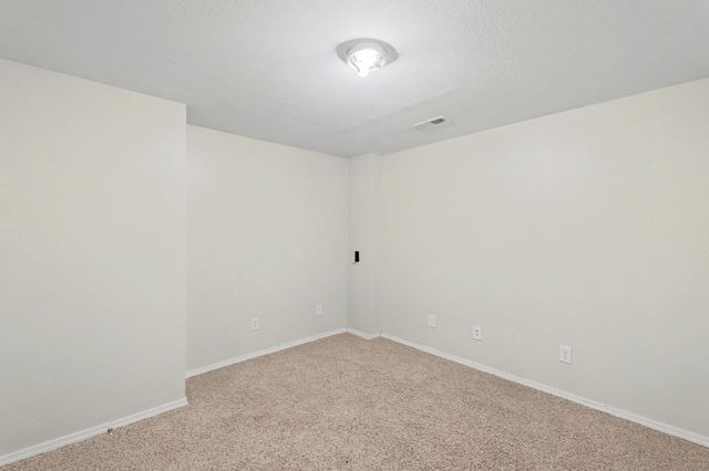 1334 N Aksarben Ct, Wichita, KS 67235