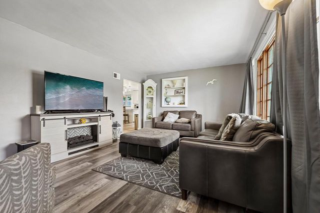 1817 E Main STREET, Waukesha, WI 53186
