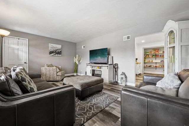1817 E Main STREET, Waukesha, WI 53186