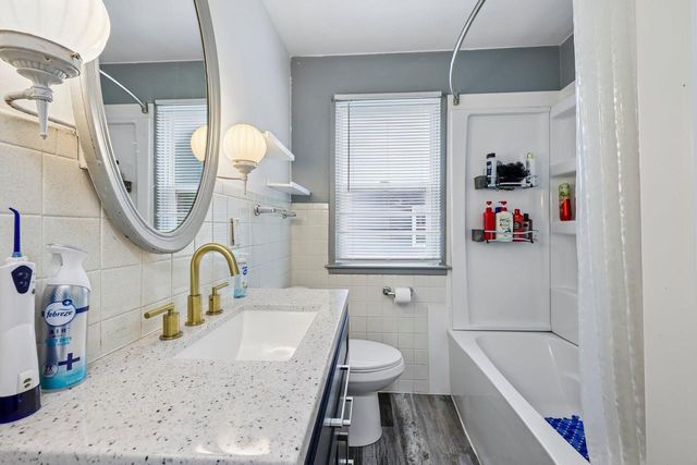 1817 E Main STREET, Waukesha, WI 53186