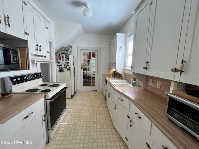 109 W Wyche Street, Whiteville, NC 28472