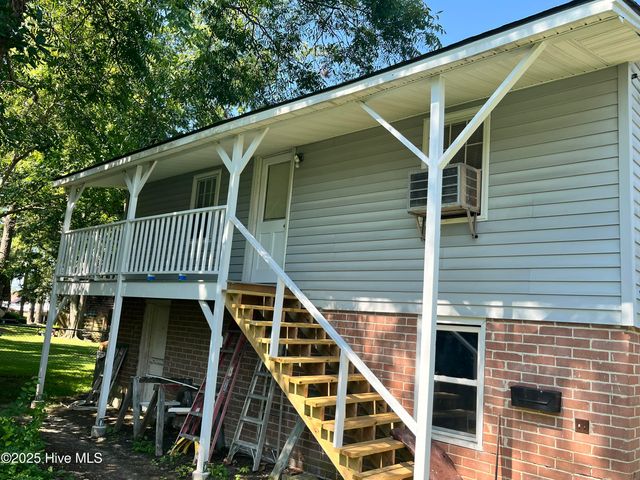 109 W Wyche Street, Whiteville, NC 28472