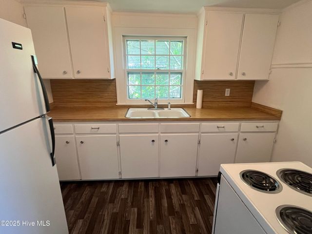 109 W Wyche Street, Whiteville, NC 28472