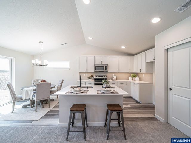 3206 S 13th St, Lebanon, OR 97355