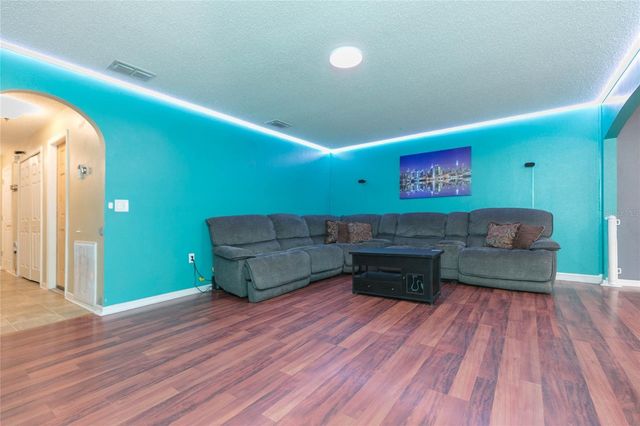 9922 ASHBURN LAKE DRIVE, Tampa, FL 33610