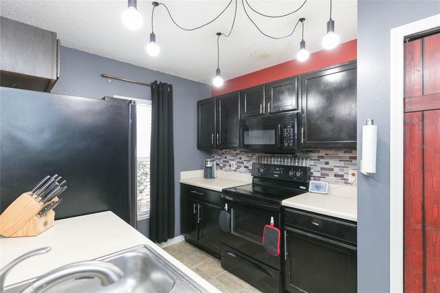 9922 ASHBURN LAKE DRIVE, Tampa, FL 33610