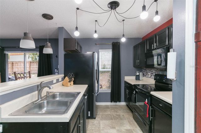 9922 ASHBURN LAKE DRIVE, Tampa, FL 33610