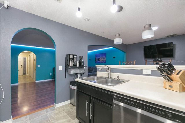 9922 ASHBURN LAKE DRIVE, Tampa, FL 33610