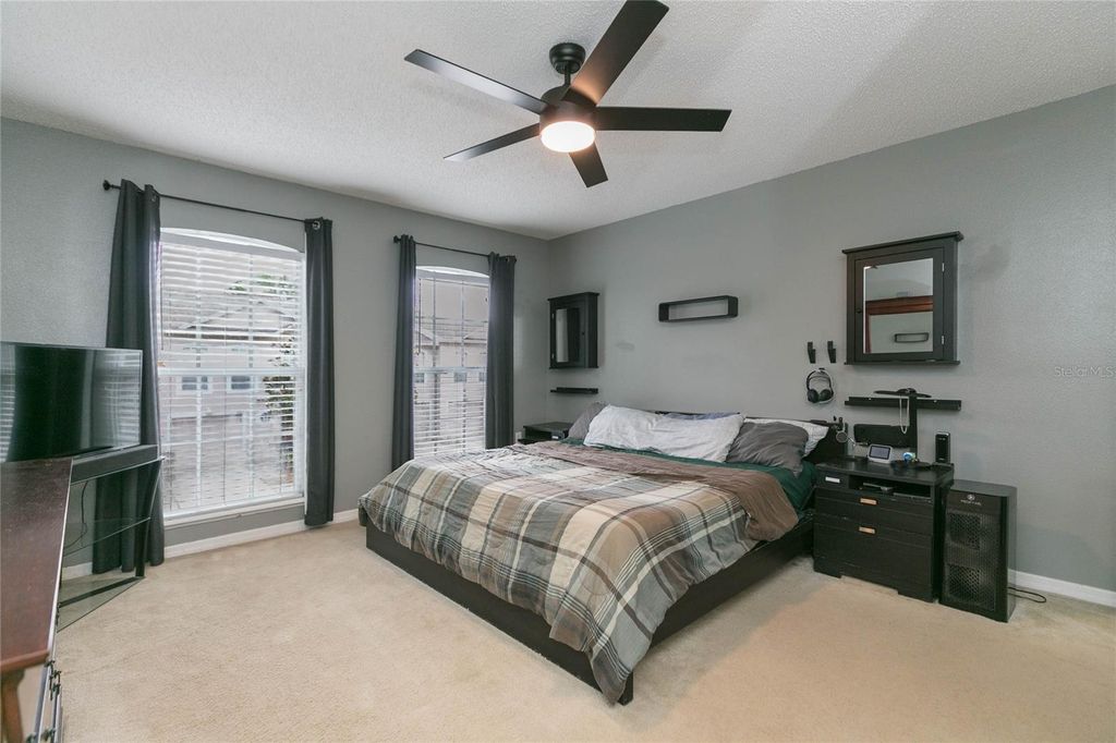 Image 19 of property listing at 9922 ASHBURN LAKE DRIVE, Tampa, FL 33610