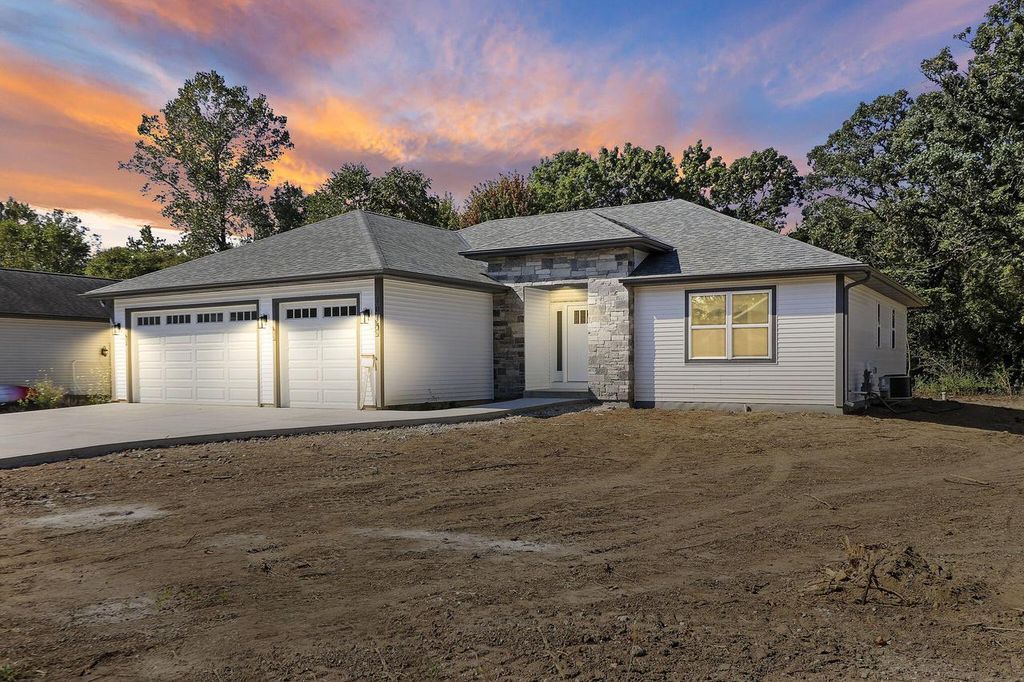 11533 8th AVENUE, Pleasant Prairie, WI 53158