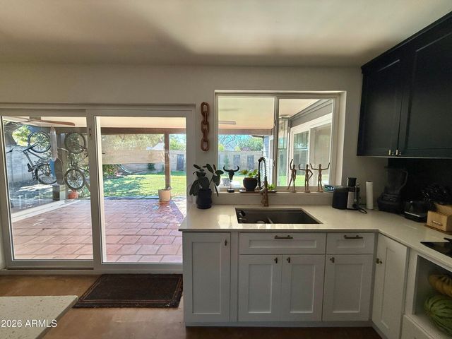 225 W ALICE Avenue W, Phoenix, AZ 85021