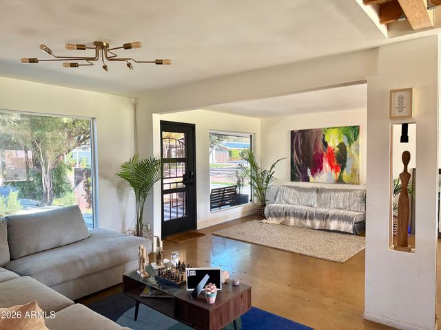 225 W ALICE Avenue W, Phoenix, AZ 85021