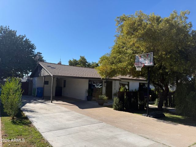 225 W ALICE Avenue W, Phoenix, AZ 85021