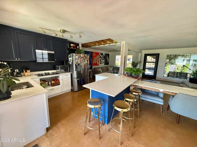 225 W ALICE Avenue W, Phoenix, AZ 85021