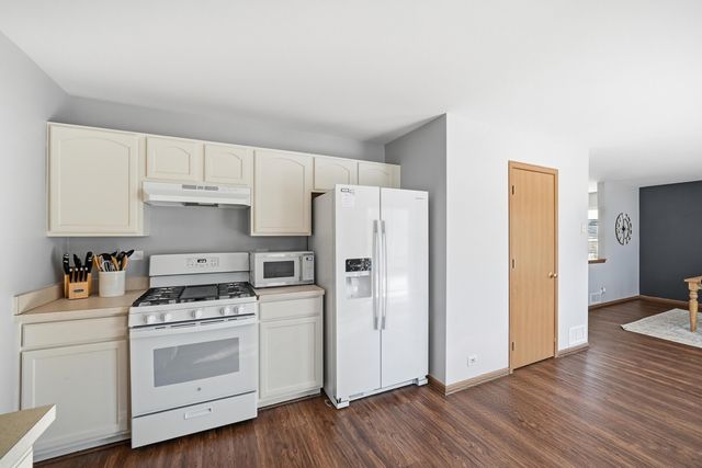 379 Stone Hollow Drive, Poplar Grove, IL 61065