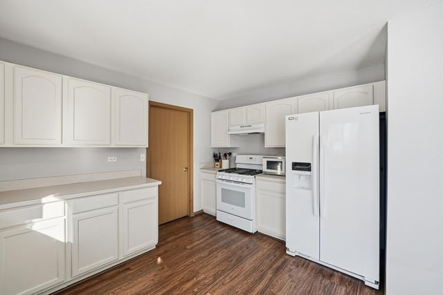 379 Stone Hollow Drive, Poplar Grove, IL 61065