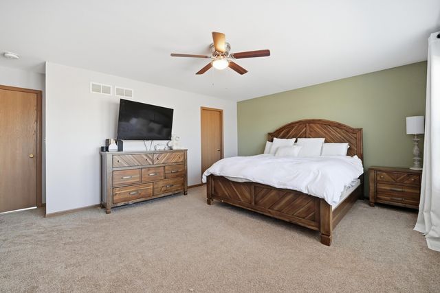 379 Stone Hollow Drive, Poplar Grove, IL 61065