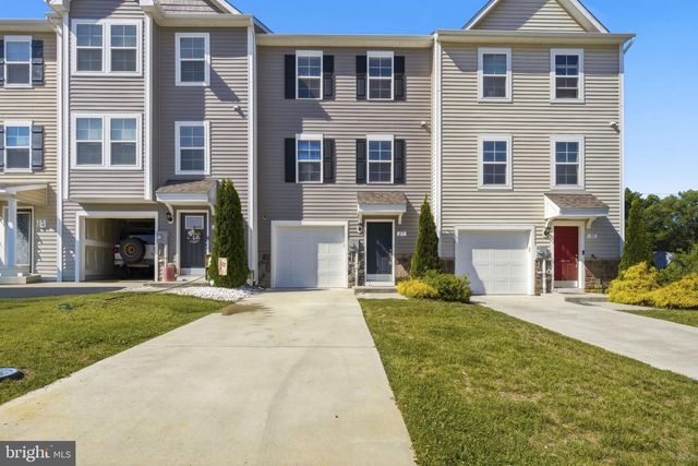 27 TATE MANOR DR, Charles Town, WV 25414